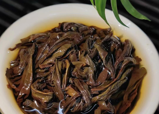 Warme of koude oolong thee met bloemige geur voor suggesties
