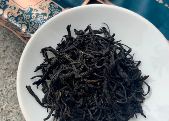 Hoge temperatuur gebakken souchong zwarte thee zilver junmei een knop of twee